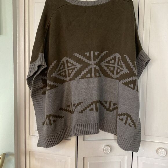 Banana republic cotton blend poncho.  Size xs/s - Picture 7 of 9